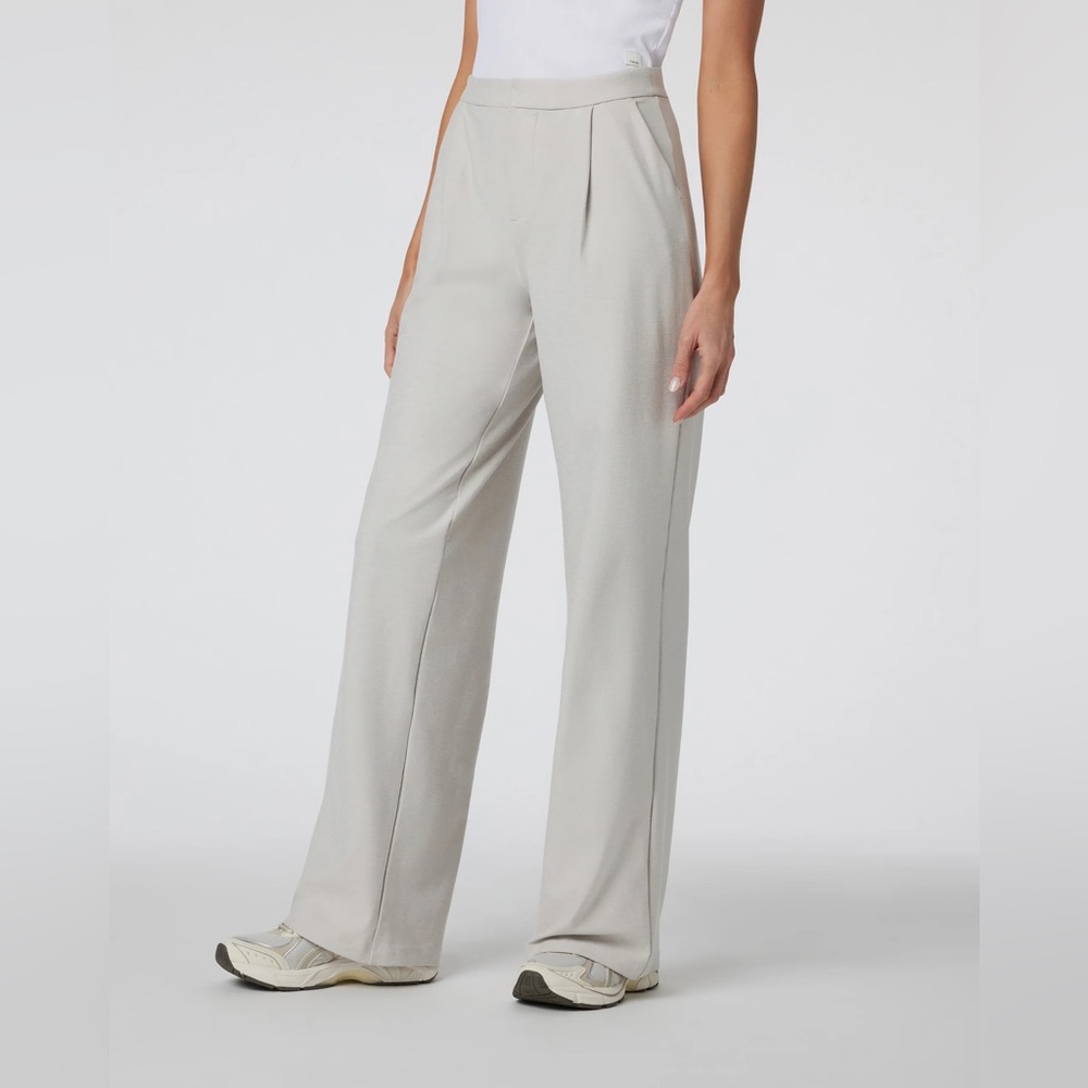 Vuori Women's Wide Leg Pants in Cream - Picture 2 of 12
